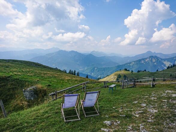 Ruhezone mit Panoramablick am Rotwandhaus
