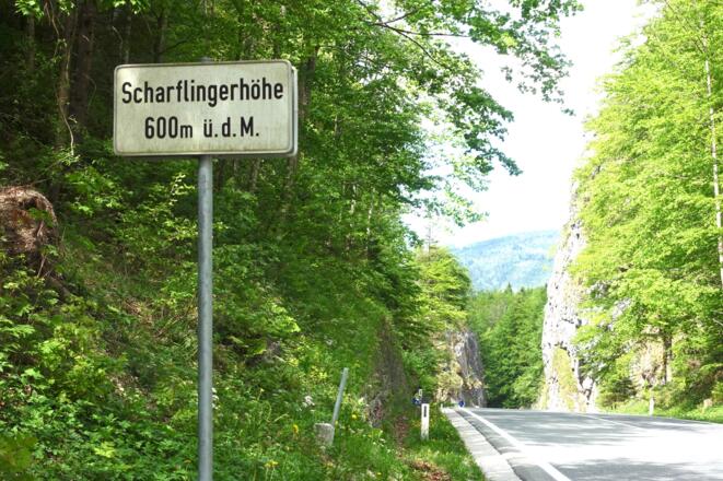 Scharflinghöhe, gleich danach links abbiegen