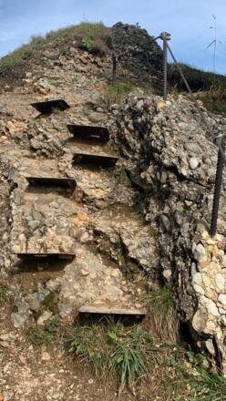 gut gesicherter Steig zum Berggasthof Falkenhaus