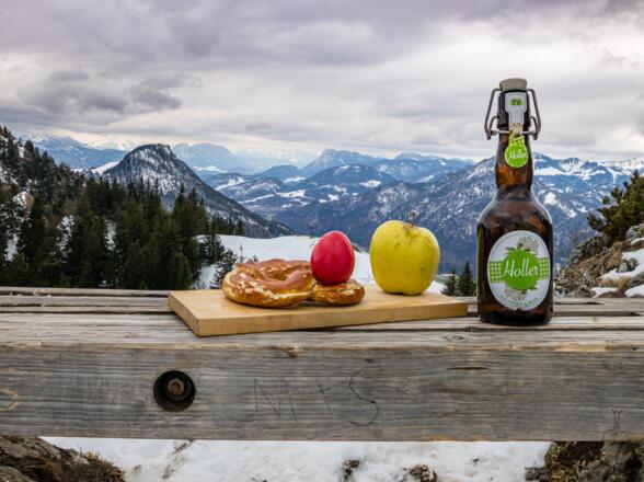 (Oster)Brotzeit auf der Wasserwand gerichtet.