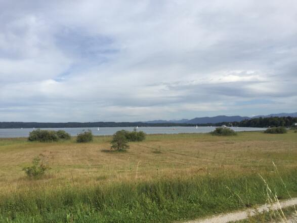 Starnberger See Blick von  Seeseiten