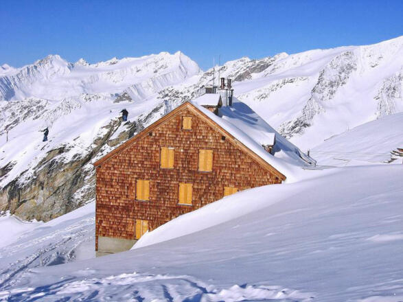 Das Defregger Schutzhaus des ÖTK im Winter