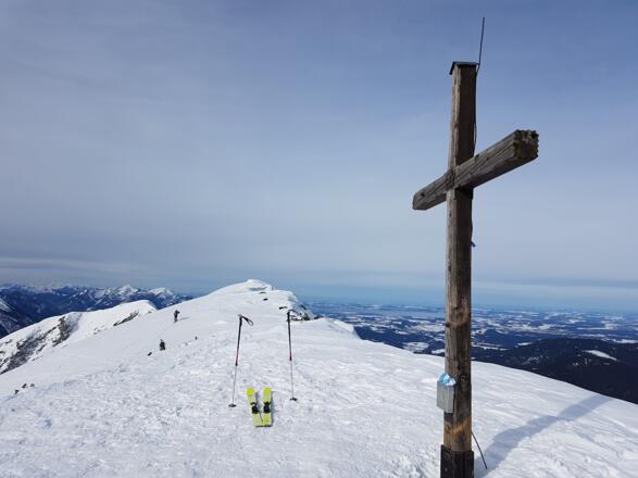Blick vom Zwiesel: Am Horizont der Chiemsee