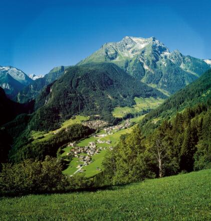 Finkenberg mit der "Glocke" - einem der wenigen Schluchtwälder der Alpen