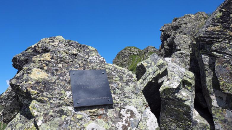 Gedenktafel um 2105m