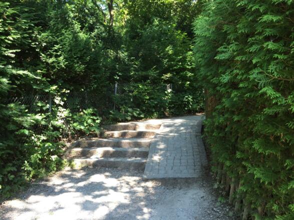 Seeweg nach Kempfenhausen endet hier, ist steiler als auf dem Foto.