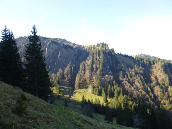 Felsige Ostabbrüche des Siplingerkopfes