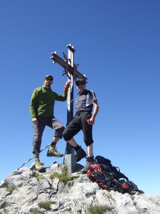 Am Gipfelkreuz des Zitterklapfens