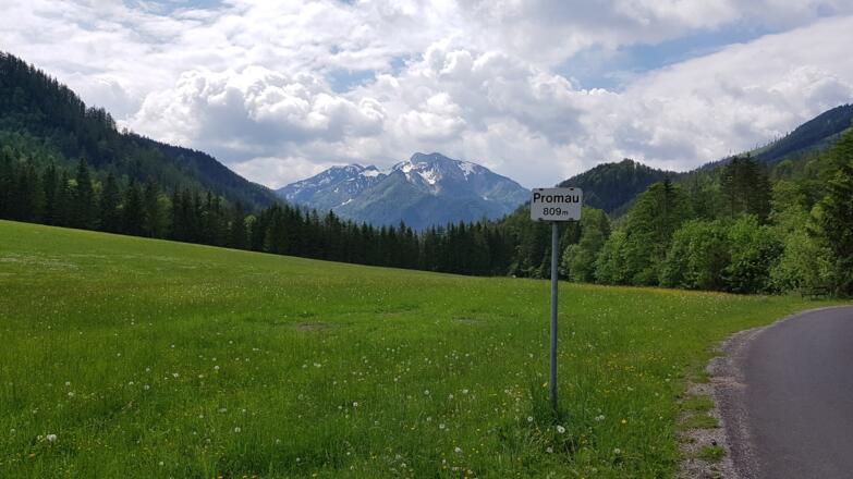 Auf der Promau - Blick zur Stumpfmauer.