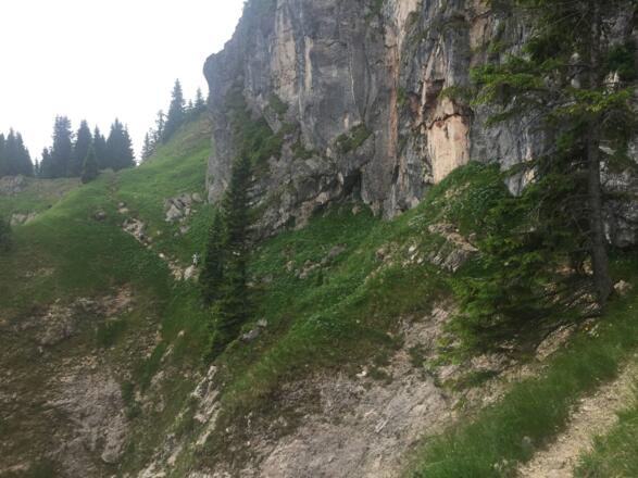 Die kurzzeitig etwas ausgesetzte Querung der Nordflanke des Laubenecks