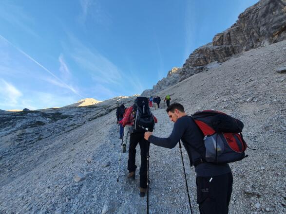 Gleich nach der Knorrhütte geht es erst mal "ambitioniert" nach oben.