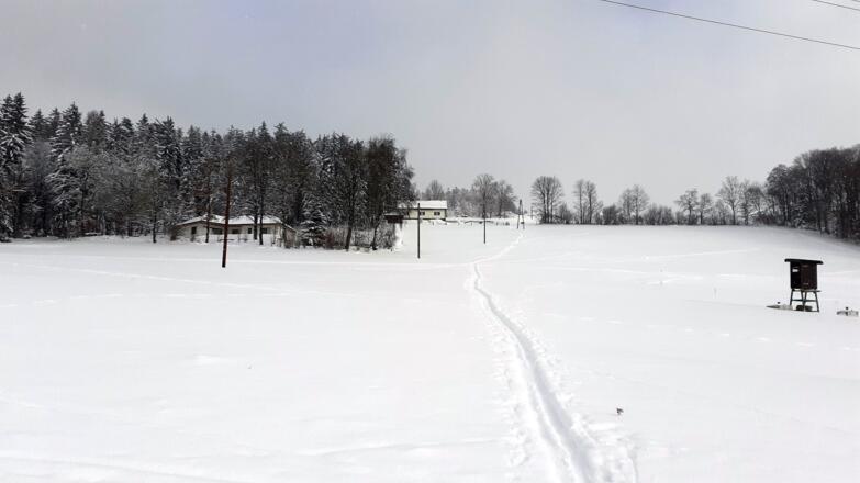 730m Kaiserberg zwische A-Mast und Haus an, dann links