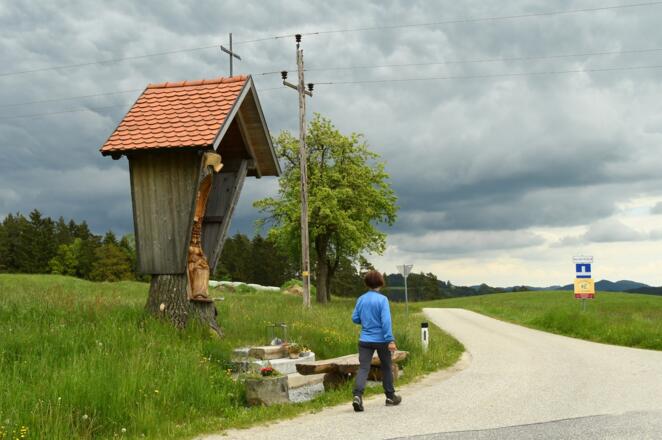 Marreith - schönes Marterl aus einem Baumstamm