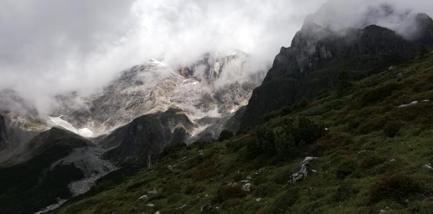 Hochkönig Nebelverhangen und mit Schnee angezuckert