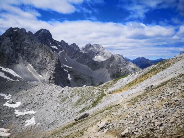 Kurz vor dem hinteren Tajatörl hat man noch einmal einen schönen Blick auf die großen der westlichen Mieminger Kette