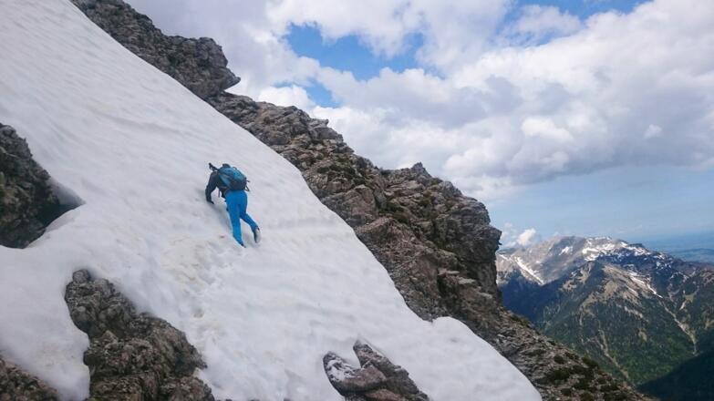 Gipfelaufbau der Kreuzspitze - im Mai können Schneefelder eine Herausforderung sein