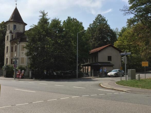 Hier rechts in die Wehrstaudenstraße