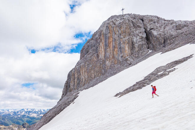 Wir haben den Sulzfluh Gipfel erreicht und steigen nun auf der anderen Seite wieder ab Richtung Lindauer Hütte.