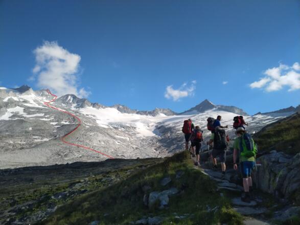 Am Neveser Höhenweg mit dem ungefähren Wegverlauf