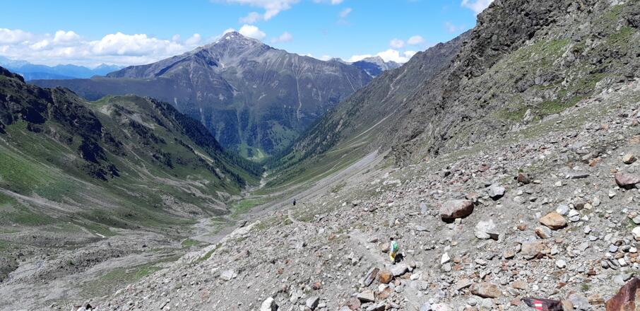 Das Grastal, vom Gletscher geformt. Markantes Gegenüber - die Hohe Wasserfalle (3002 m).
