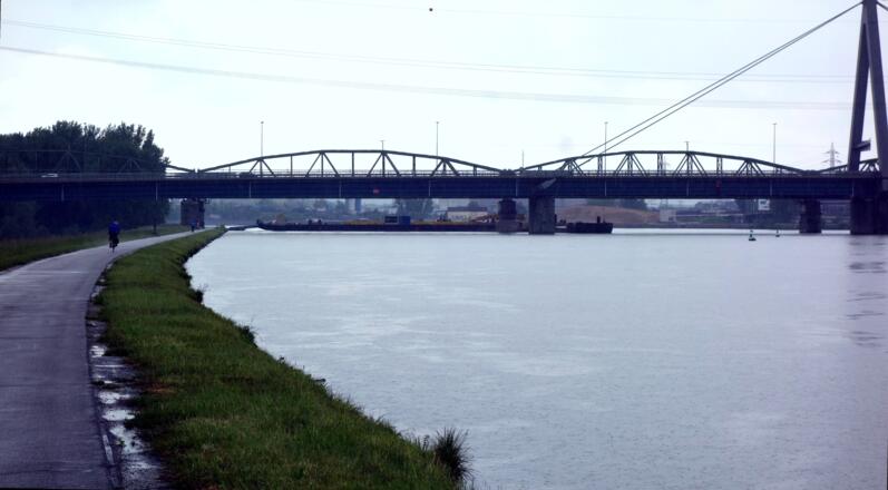 Donauradweg R1 mit Steyreggerbrücke