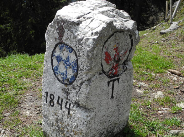 Alter Grenzstein Tirol Bayern auf dem Weg zum Spitzsteinhaus