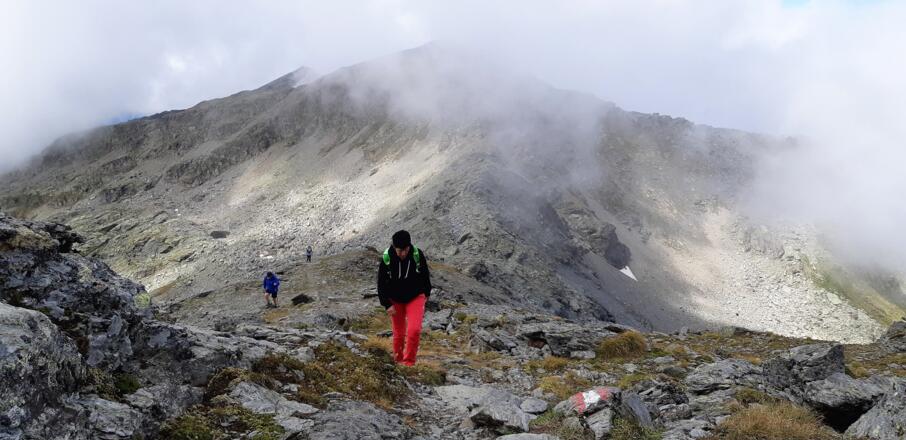 Aufstieg zur Grünbergspitze, hinten das Rosenjoch.