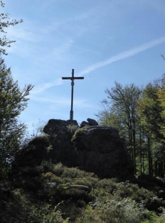 kleine Wasserfälle am Wegesrand