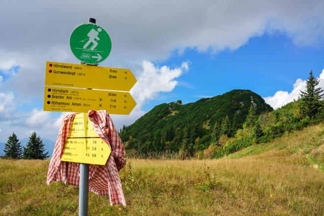 Vom kleinen Plateau unter Hörndlwand und Gurnwandkopf ist der Gipfel bald erreicht.