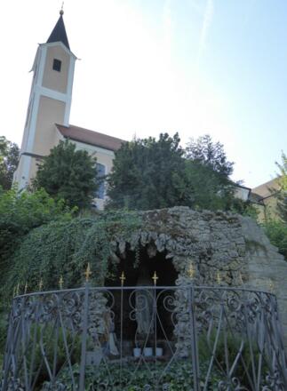 Wallfahrtskirche Maria Hilf und Mariengrotte