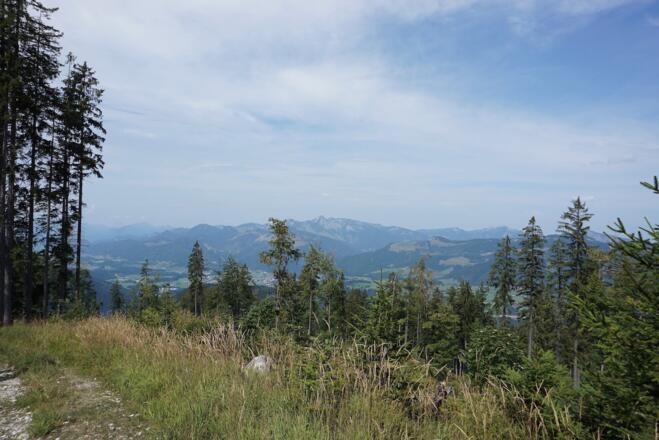 Blick zum Geigelstein und Kampenwand