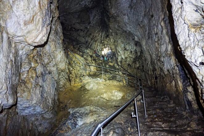 In der großen Halle der Rosenmüllershöhle