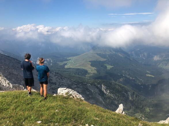 Blick von der Hochwiesscharte nach Westen zum Hochkranz (in Wolken)