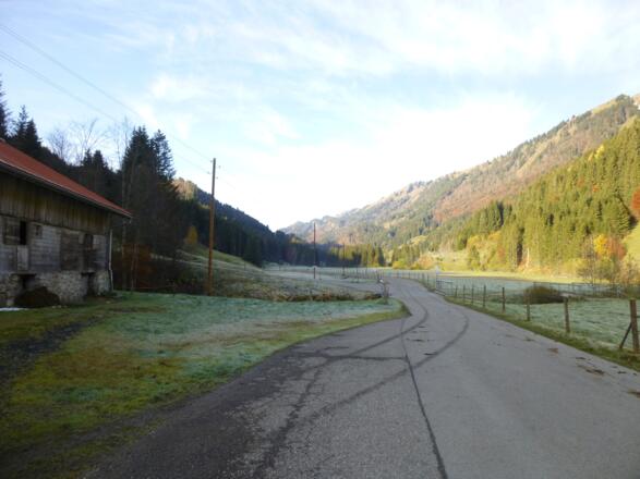Abzweig links zur Höllritzer Alpe
