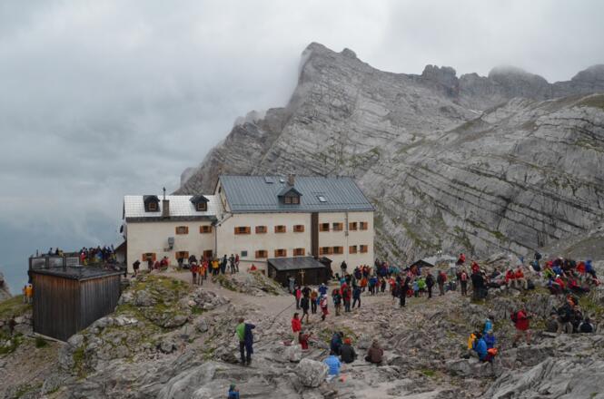 Riemannhaus am Tag der Almer Wallfahrt
