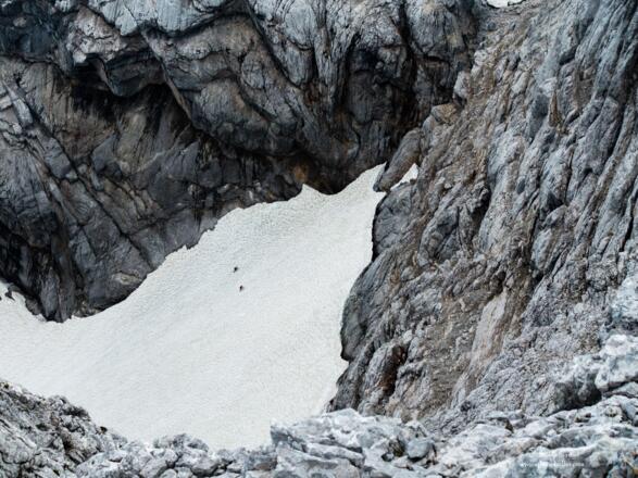 Es kommen noch zwei Bergsteiger über den Blaueisgletscher.