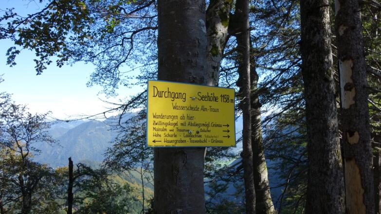 Durchgang 1158m, rechts absteigen
