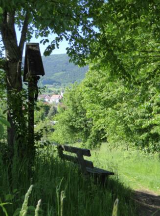 Wegkreut, a Benkerl und Kircha vo Bernried