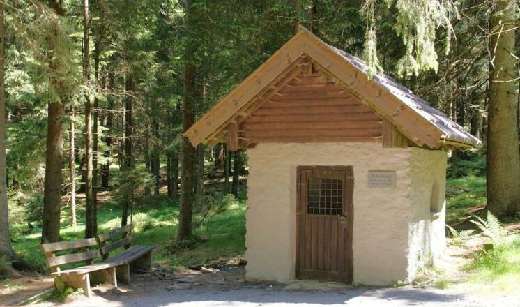 St. Bernhard-Kapelle am Weg nach St. Englmar