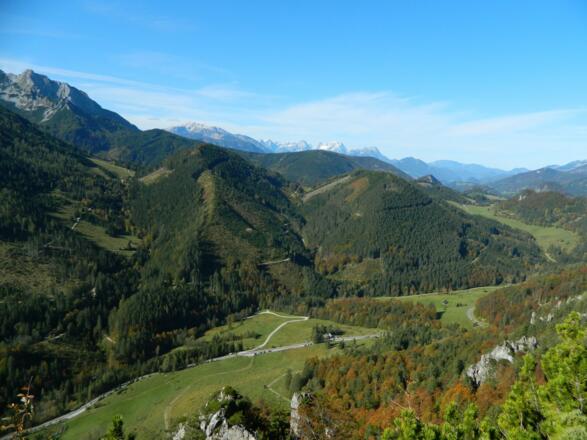 Tiefblick zur Rotkreuzkapelle