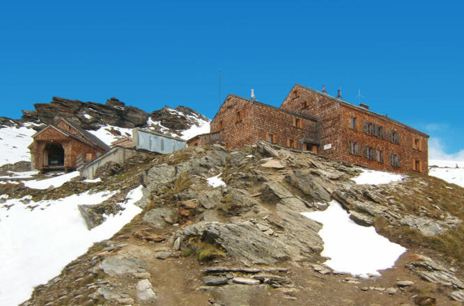 Defregger Schutzhaus mit Materialseilbahn