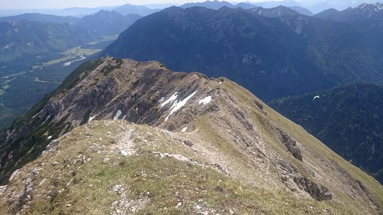 Rückblick des Anstiegsweg - im Hintergrund Graswangtal