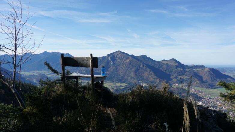 Kleine Bank in der Nähe des Roßkopf mit traumhaftem Blick über Marquartstein