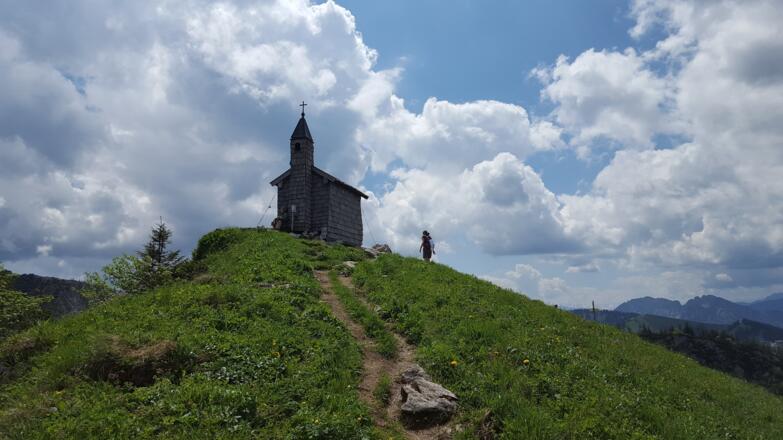 Die kleine Kapelle auf dem Rücken gegenüber vom Brecherspitz