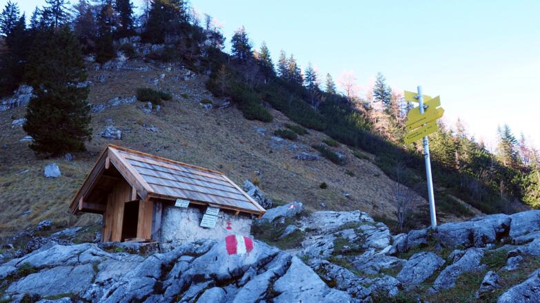 Abzweigung ~1435m, rechts weiter