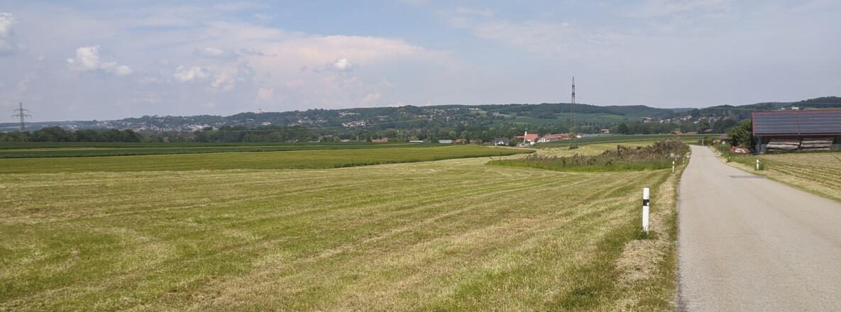 In der Ferne Pfarrkirchen und Untergrasensee