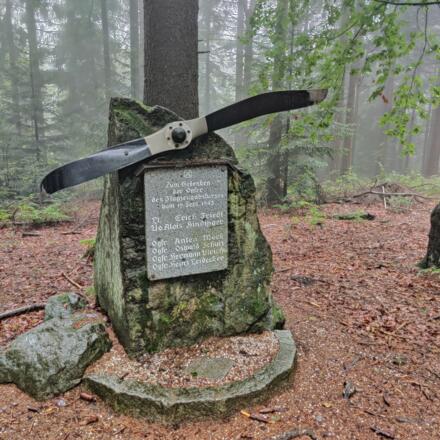 Stadl - am Haugstein, Denkmal für angestürzte Flieger 1943