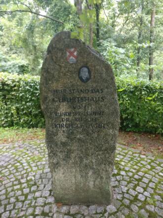 Gedenkstein für BP Rudolf Kirchschläger