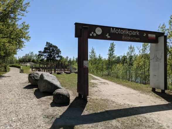 Vorbei am Motorikpark Feldkirchen