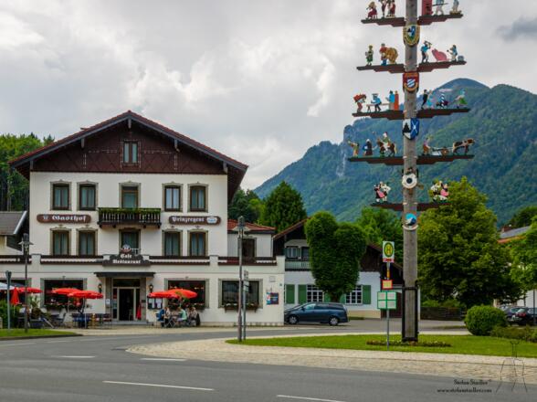 Wirt und Maibaum in Marquartstein.